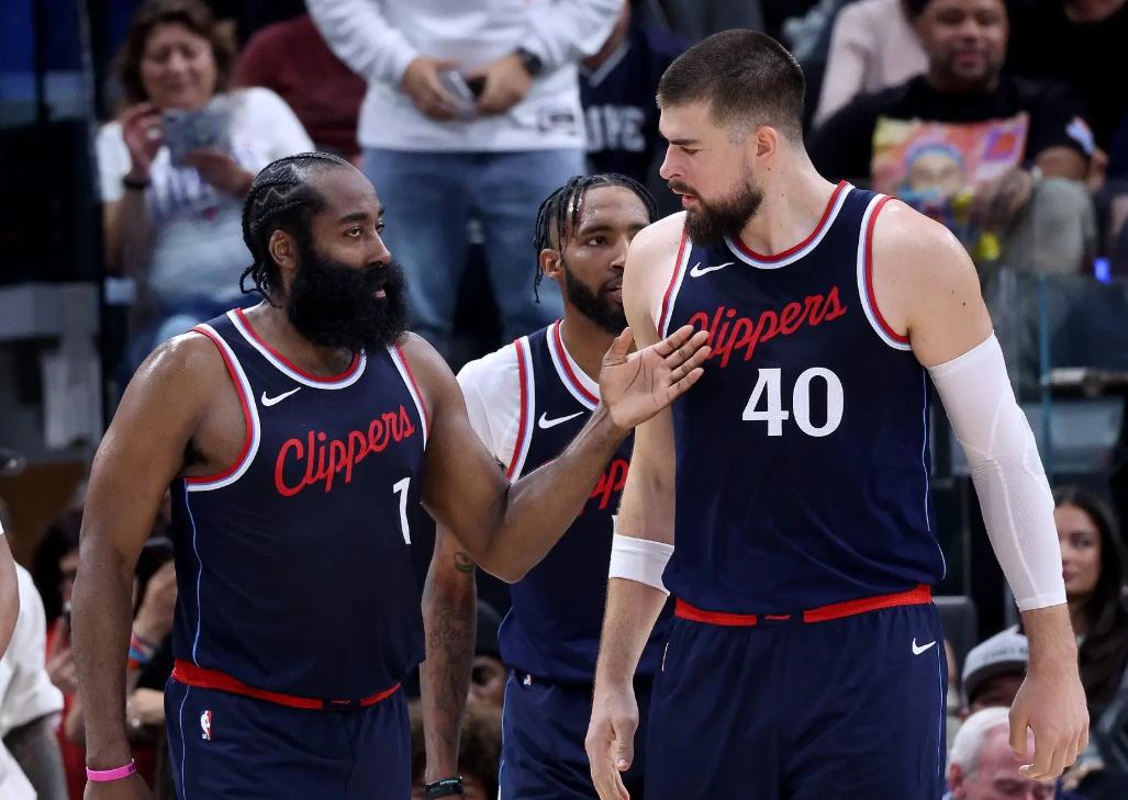 犹他爵士发布备战花絮,冲刺阶段绝杀压哨,NBA季后赛任务艰巨,轮换策略成焦点的简单介绍 犹他爵士发布备战花絮,冲刺阶段绝杀压哨,NBA季后赛任务艰巨,轮换策略成焦点的简单介绍